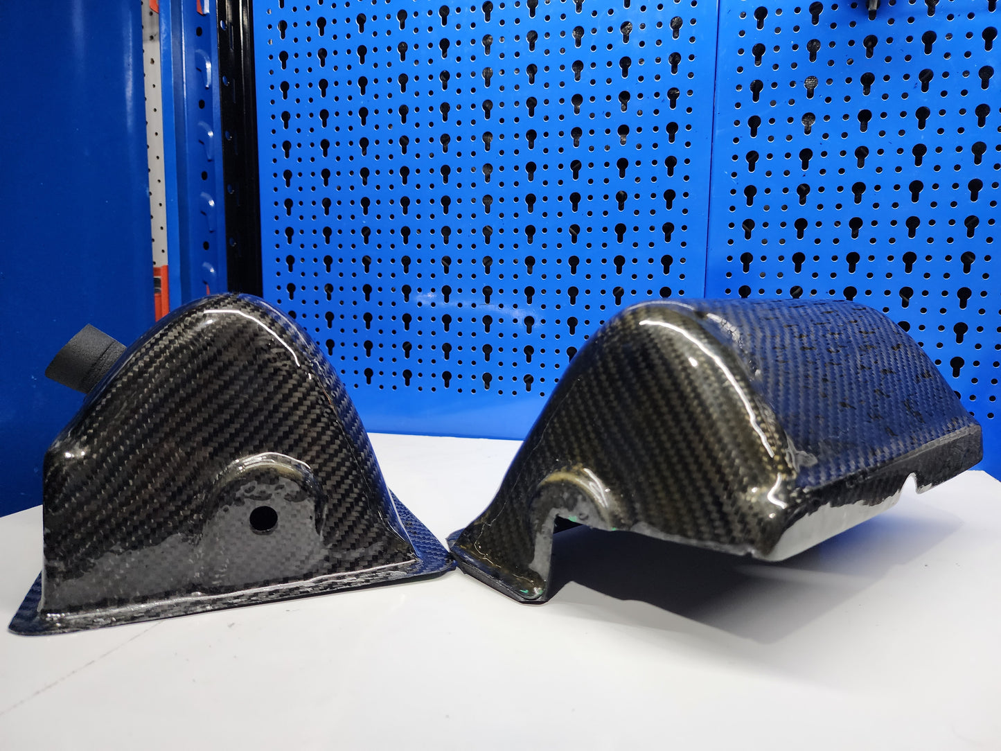 Carbon Sonar Cover - Garmin UHD2 9sv